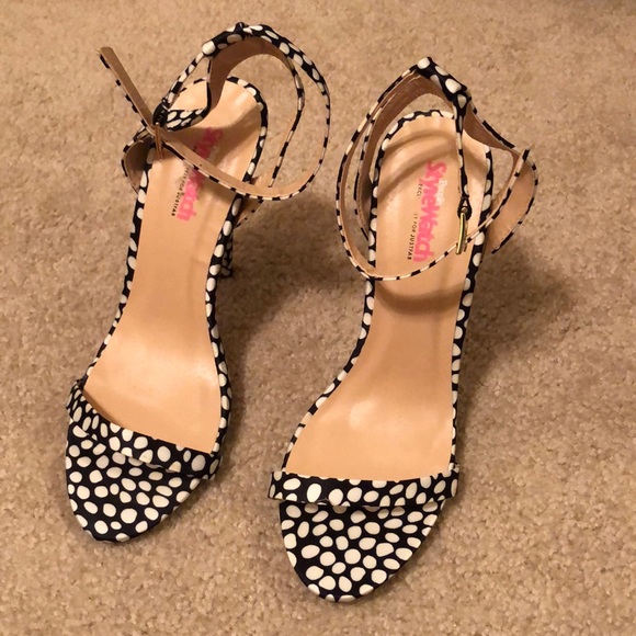 Polkadot Heels - Picture 2 of 3